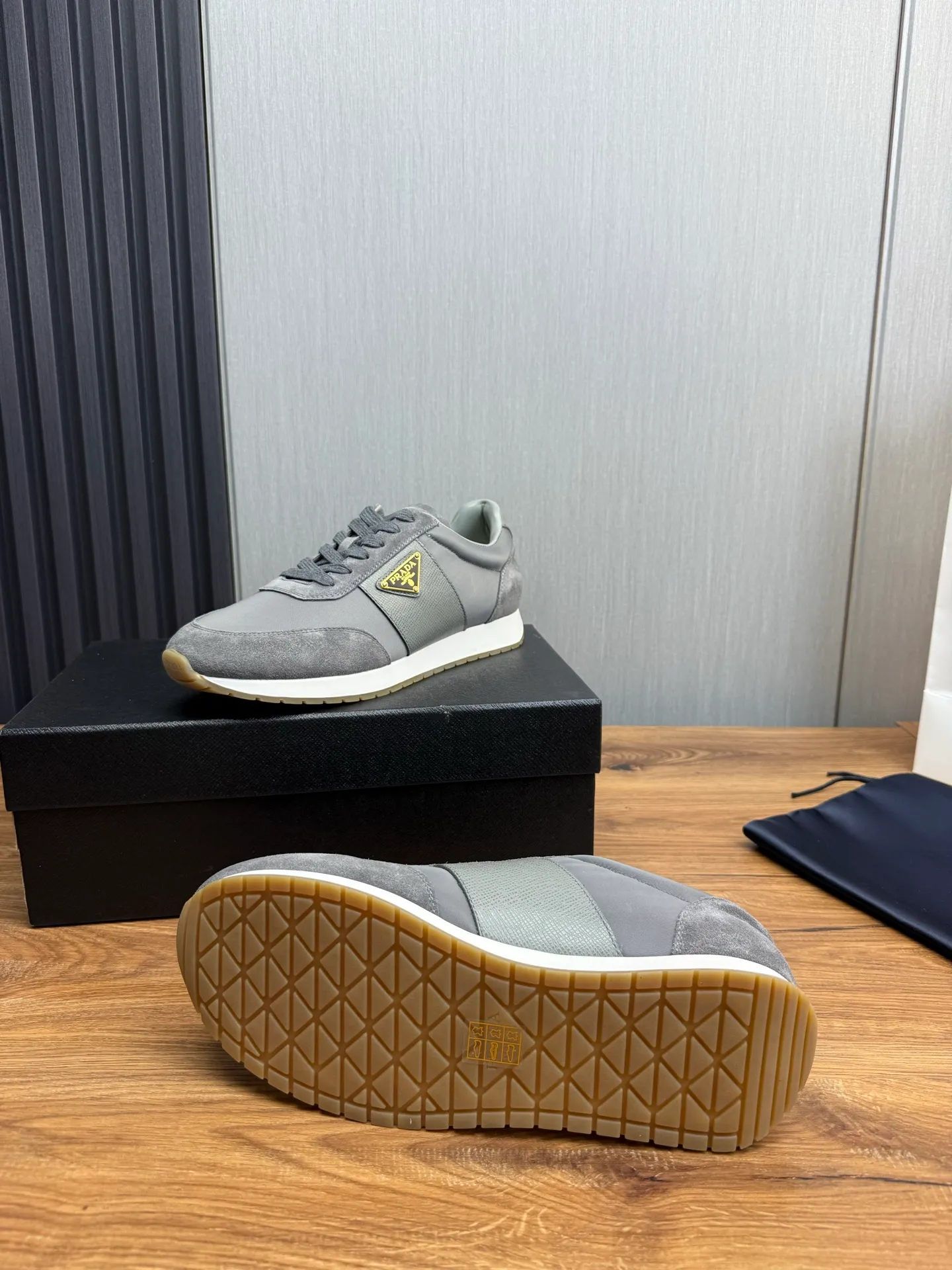 Men's shoes 💰740💰 [PRADA] New models synchronized with the official website, high-quality shipments ✔️Hot-sellers🔥 Original cowhide with imported waterproof fabric + cowhide lining, 1🆚1 replica, original bottom, 38-45 (men's 45 is custom-made and cannot be returned)